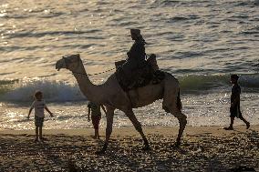 MIDEAST-GAZA-BEACH-DAILY LIFE-LEISURE
