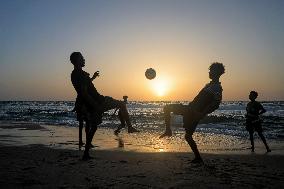 MIDEAST-GAZA-BEACH-DAILY LIFE-LEISURE