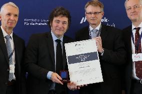 Javier Milei receives the Hayek Medal - Hamburg