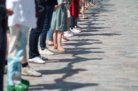 A Giant Human Chain To Confront The Rise Of The Far Right