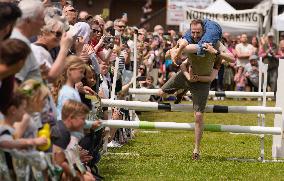 CANADA-BRITISH COLUMBIA-BURNABY-WIFE-CARRYING CONTEST