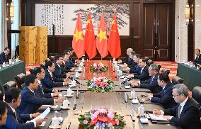 CHINA-LIAONING-DALIAN-LI QIANG-VIETNAMESE PM-MEETING (CN)