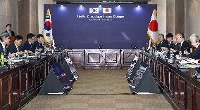 Japan, S. Korea finance talks