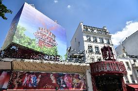 Moulin Rouge cabaret in reparations works in Paris