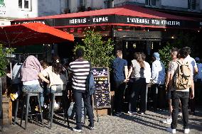 People watch the Fotball Game France - Poland - Paris