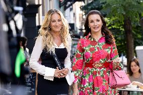 Sarah Jessica Parker And Kristin Davis On Set - NYC