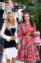 Sarah Jessica Parker And Kristin Davis On Set - NYC