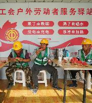 CHINA-HEBEI-XIONG'AN-HEAT-WORKERS (CN)