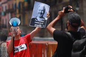 People Celebrate Freedom of Julian Assange - Mexico