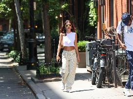 Emily Ratajkowski Out And About - NYC