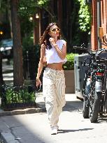 Emily Ratajkowski Out And About - NYC