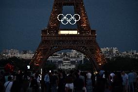 Eiffel Tower with the illuminated Olympic rings in Paris FA