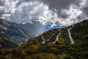 PERU-ANDES MOUNTAINS-SCENERY
