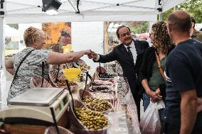 Ex-President Francois Hollande Campaigns In A Market - Argentat-sur-Dordogne