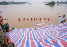 Militiamen Rescue A Leak in A Dam in Nanchang