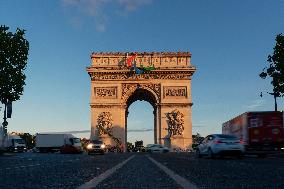 Paralympic Symbol Installed On The Arc De Triomphe - Paris