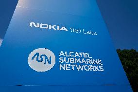 The French State Buys 80 % Of Alcatel Submarine Networks