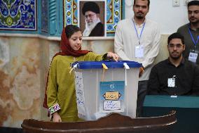 Iranians Cast Votes For Presidential Election - Tehran