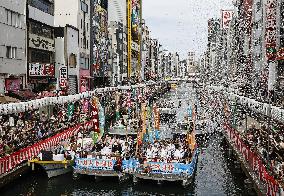 Kabuki actors cruise on Osaka river