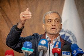 Moderate Pezeshkian Makes It To Presidential Run-Off - Tehran