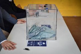 French vote for the legislative elections in Paris FA