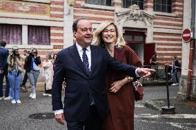 Francois Hollande And Julie Gayet At The Polling Station - Tulle