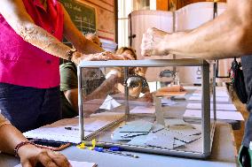 Voters At Poll Stations For Legislative Elections - Marseille