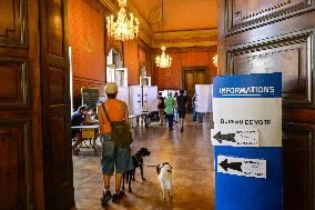 Voters At Poll Stations For Legislative Elections - Marseille