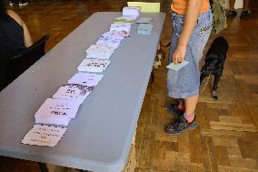 Voters At Poll Stations For Legislative Elections - Marseille