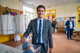 Gabriel Attal At The Polling Polling Station - Paris
