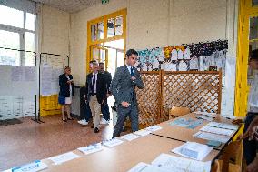 Gabriel Attal At The Polling Polling Station - Paris