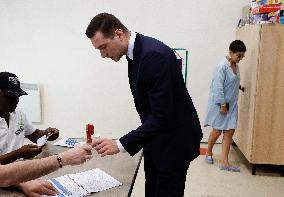 FRANCE-LEGISLATIVE ELECTIONS-FIRST ROUND-BEGINNING