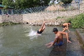 Hot Summer Day In Kashmir