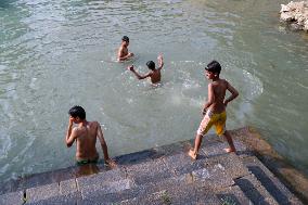 Hot Summer Day In Kashmir