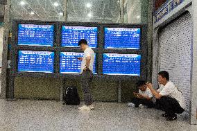 Holiday Travel Starts At Shanghai Hongqiao Railway Station