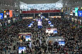 Holiday Travel Starts At Shanghai Hongqiao Railway Station