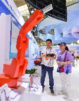 Xinhua Headlines: Made-in-China robots empower upgrading of manufacturing industry
