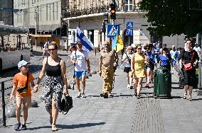 Finns wrap up 42-day charity relay to Ukraine in Lviv