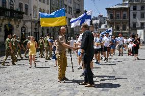 Finns wrap up 42-day charity relay to Ukraine in Lviv