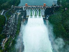 Flood Discharge From Xin 'an River Dam in Hangzhou
