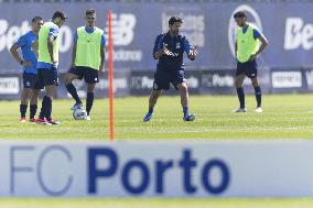 Arrival of Fc Porto players at Olival