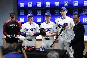 Baseball: Ohtani donates bat to U.S. baseball museum