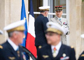 Macron Reviews Air Force Servicemen - Paris