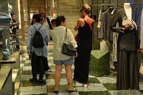 Michelle Hunziker Shopping At Giorgio Armani - Milan