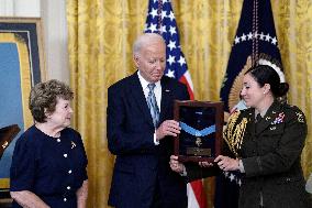 Joe Biden awards a Medal of Honor - Washington