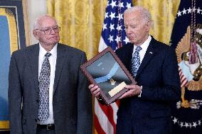 Joe Biden awards a Medal of Honor - Washington