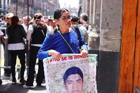 Relatives Of 43 Students Missing Of Ayotzinapa Meeting Whit Lopez Obrador