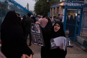 Iran-last Night Of Street Election Campaigns