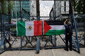 Members Of The Dissident Bloc In Mexico Protest Against US Independence Day