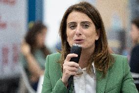 Marine Tondelier participates in a Victoires Populaires phoning session - Paris